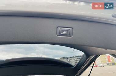 Позашляховик / Кросовер Audi Q7 2015 в 