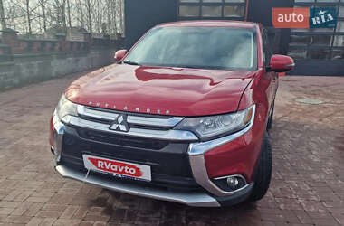 Позашляховик / Кросовер Mitsubishi Outlander 2017 в 