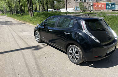 Хетчбек Nissan Leaf 2015 в 