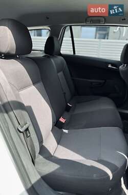 Універсал Opel Astra 2011 в 