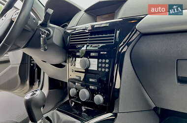 Універсал Opel Astra 2011 в 