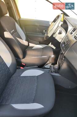 Хетчбек Renault Sandero 2013 в 