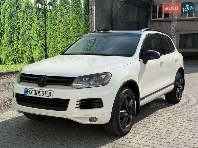 Внедорожник / Кроссовер Volkswagen Touareg 2011 в 