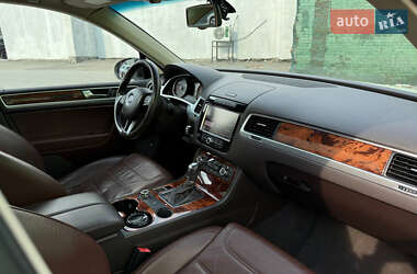 Внедорожник / Кроссовер Volkswagen Touareg 2011 в 