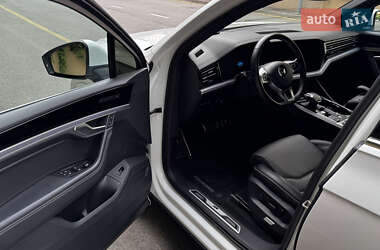 Позашляховик / Кросовер Volkswagen Touareg 2018 в 